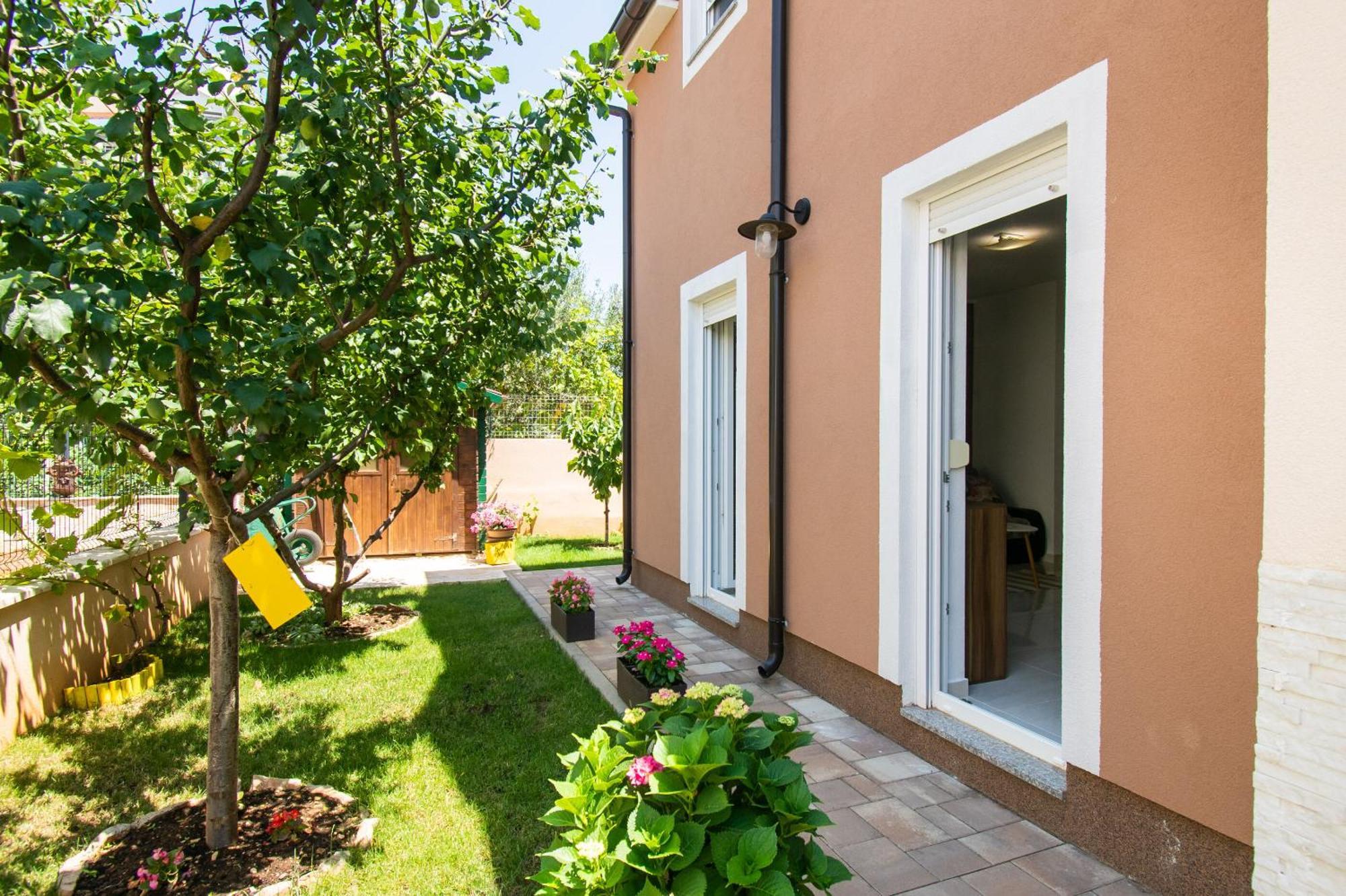 Apartment Ninic Srima Buitenkant foto