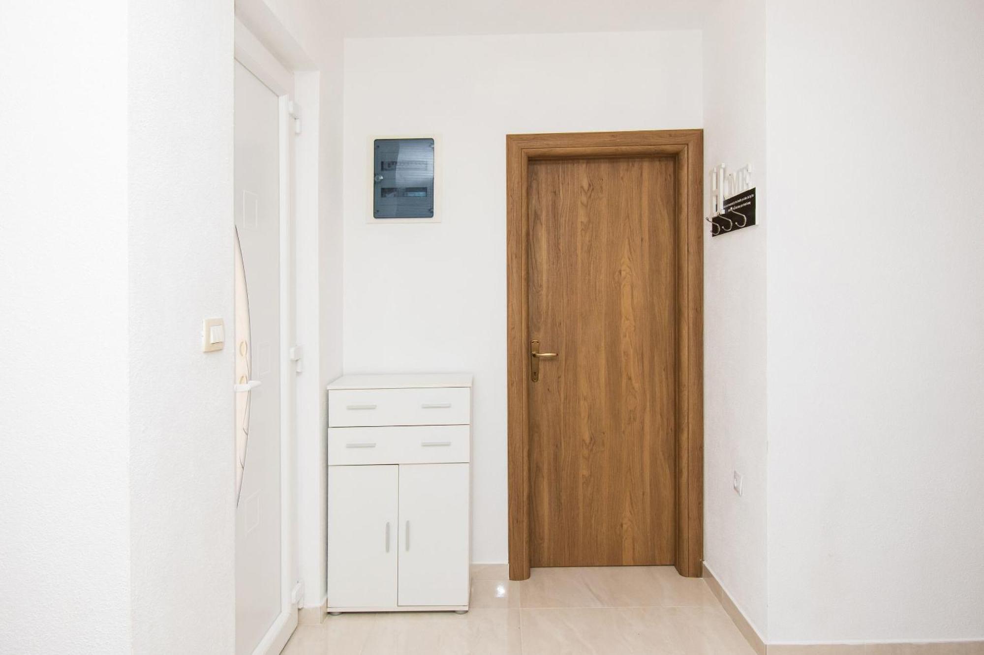 Apartment Ninic Srima Buitenkant foto
