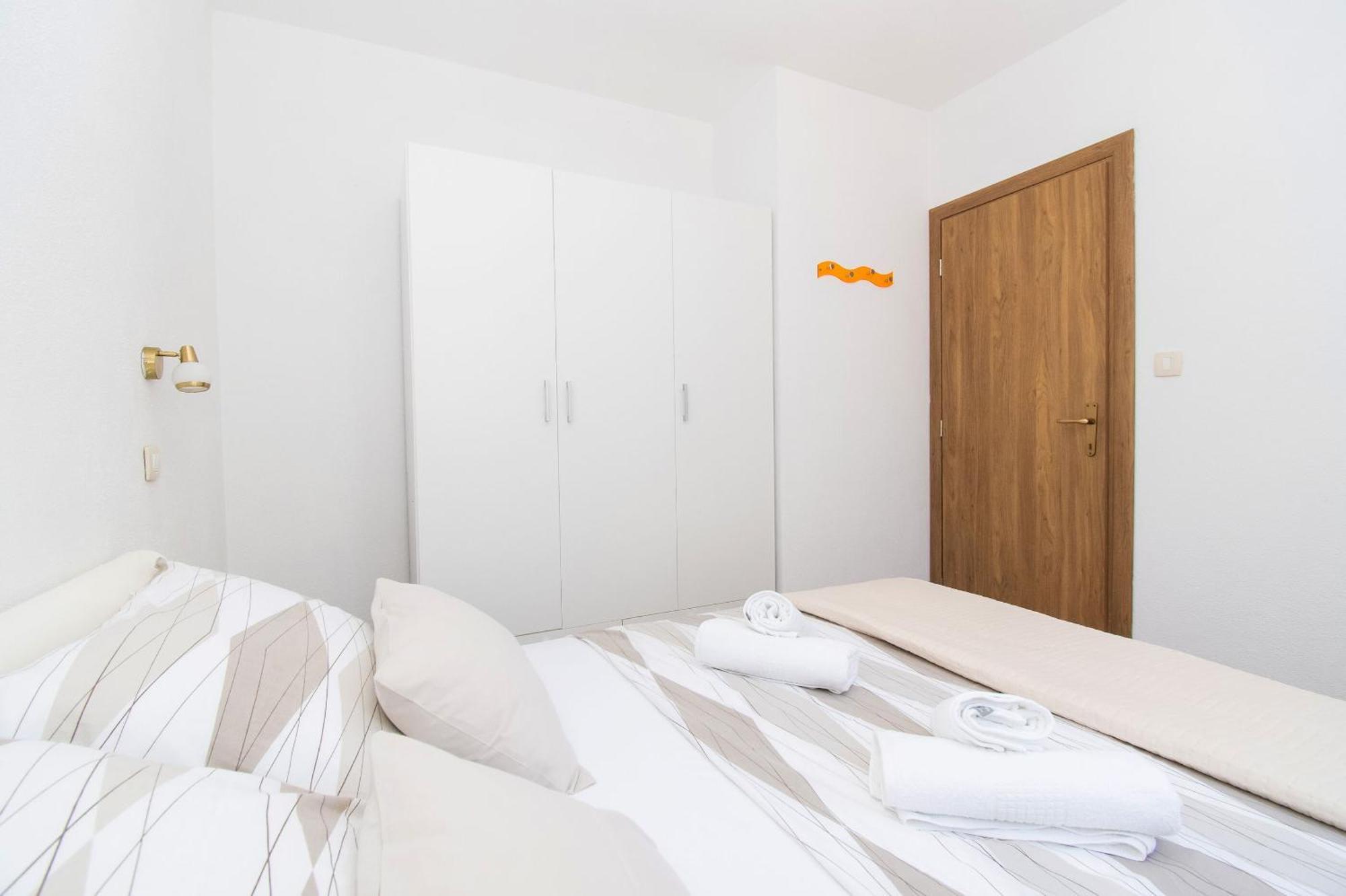 Apartment Ninic Srima Buitenkant foto