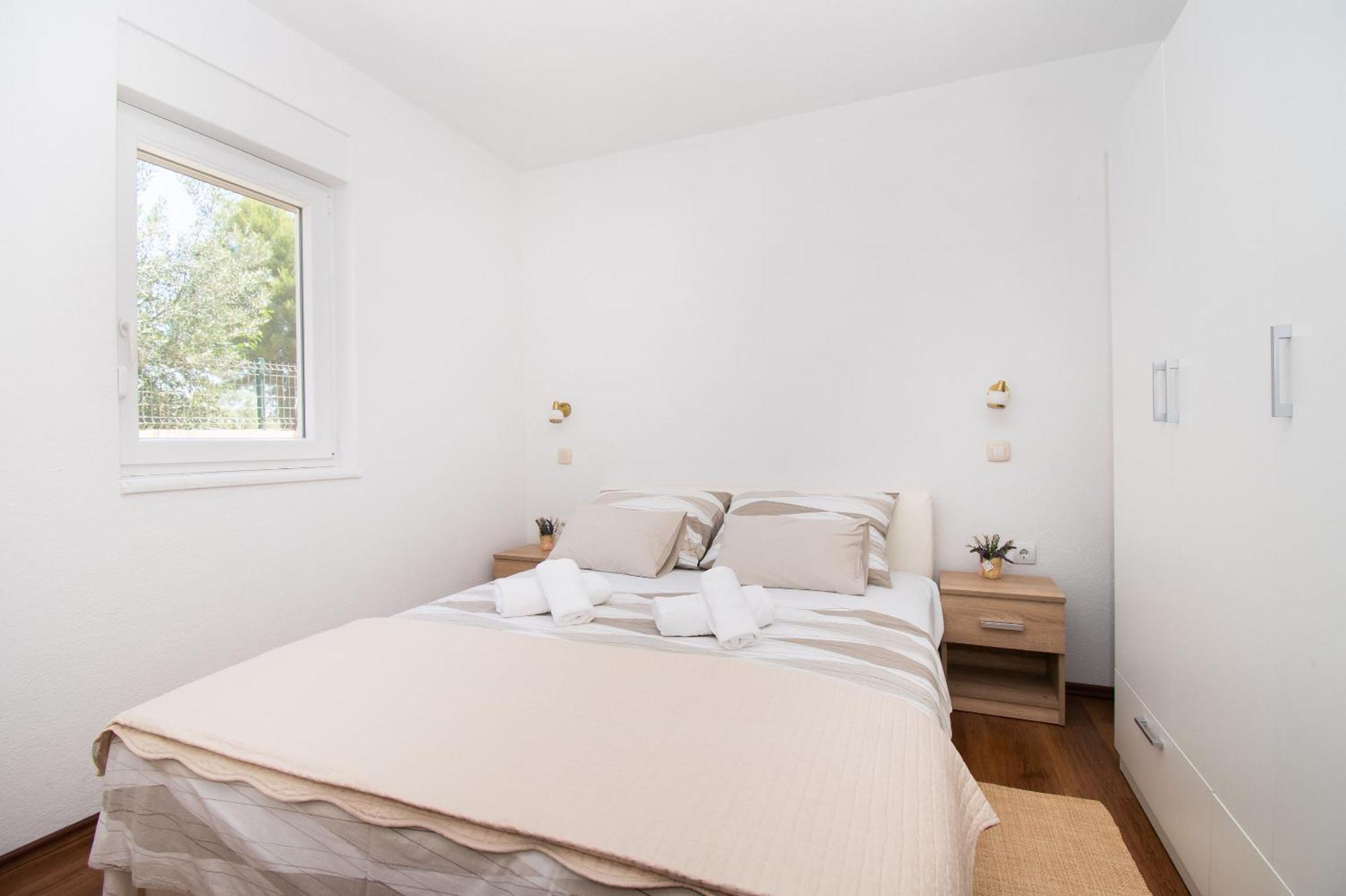 Apartment Ninic Srima Buitenkant foto