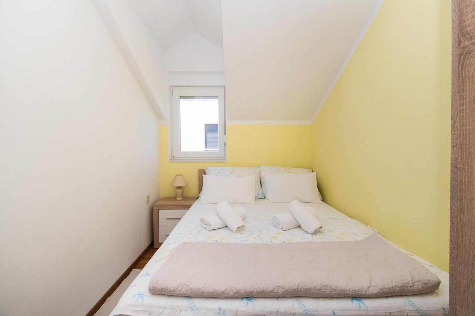 Apartment Ninic Srima Buitenkant foto