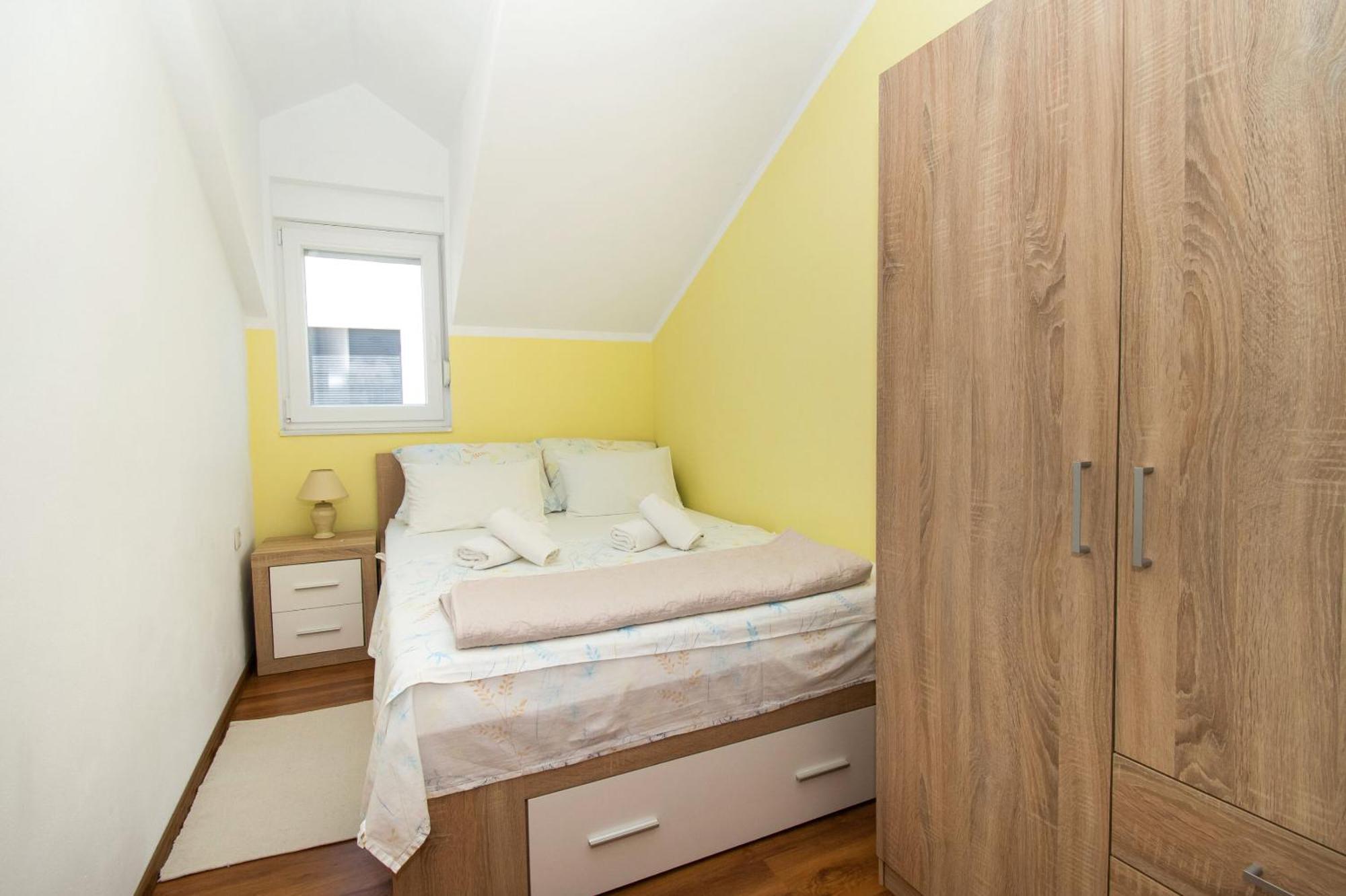 Apartment Ninic Srima Buitenkant foto