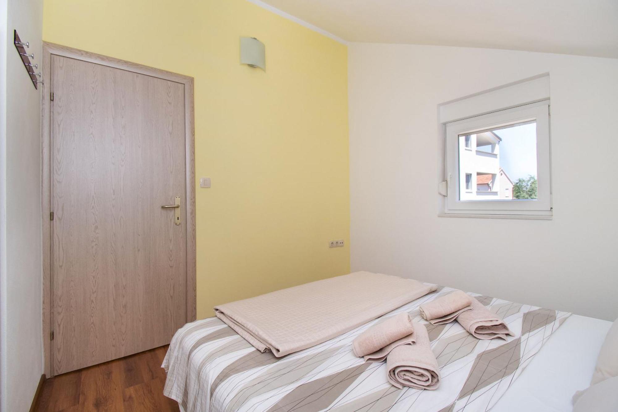 Apartment Ninic Srima Buitenkant foto