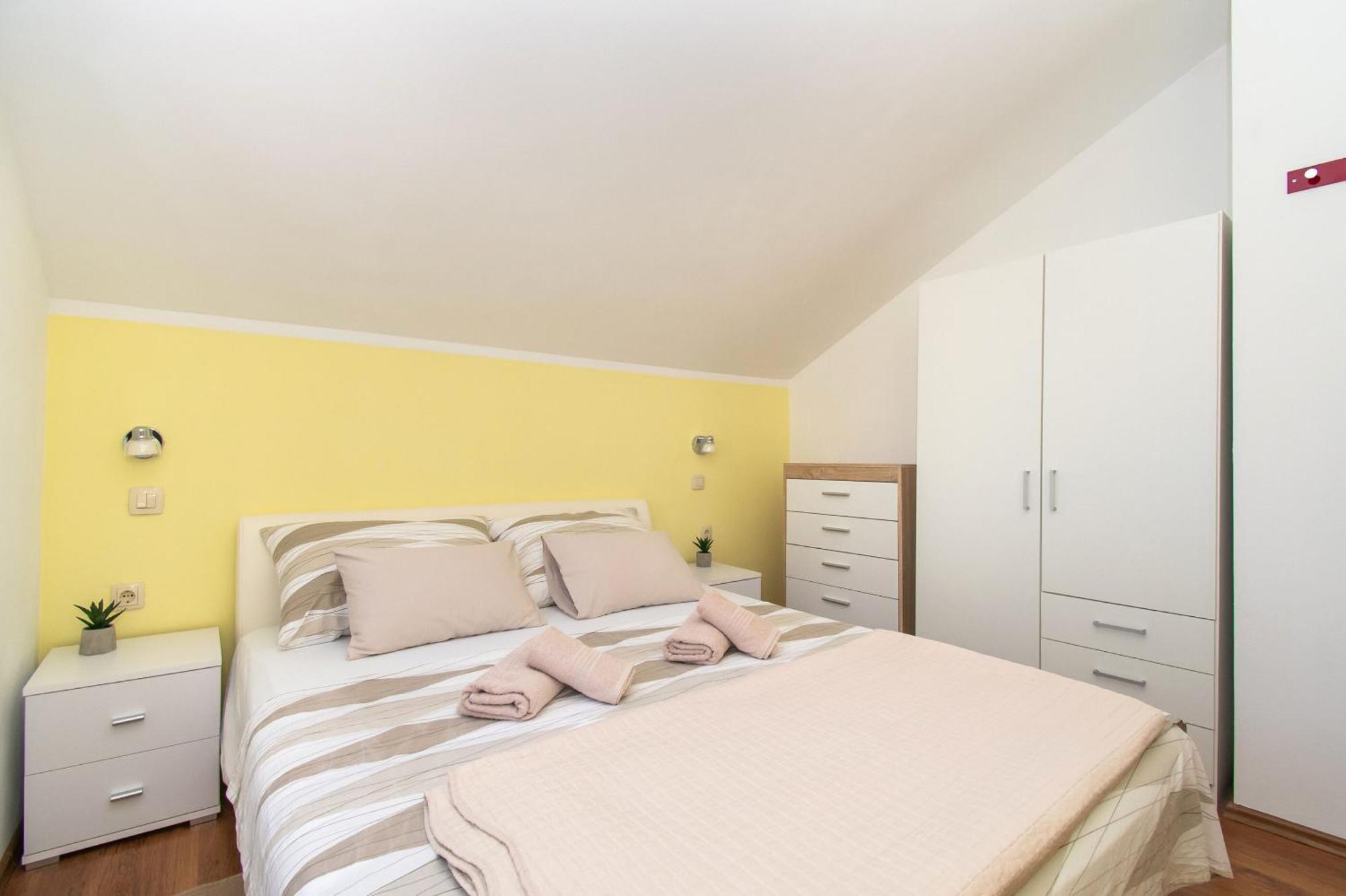 Apartment Ninic Srima Buitenkant foto