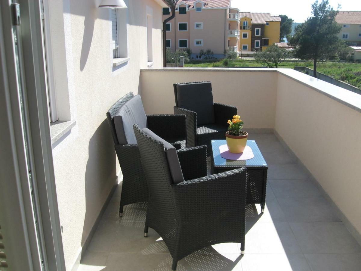 Apartment Ninic Srima Buitenkant foto