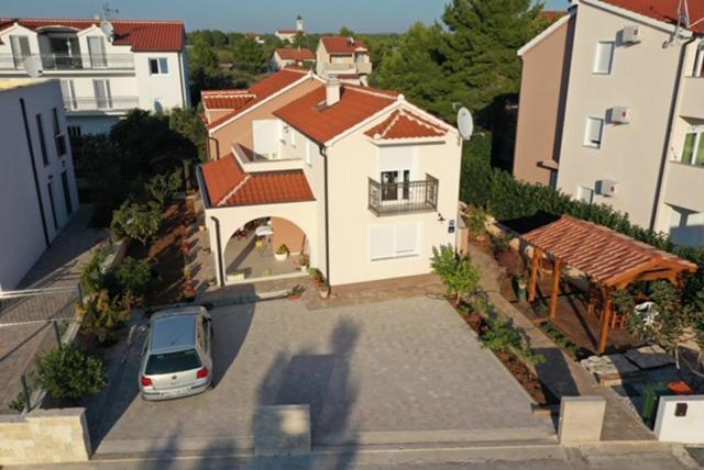 Apartment Ninic Srima Buitenkant foto