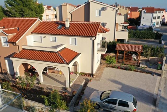Apartment Ninic Srima Buitenkant foto